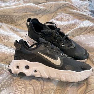 Wmns Nike react Art3mis, black and white